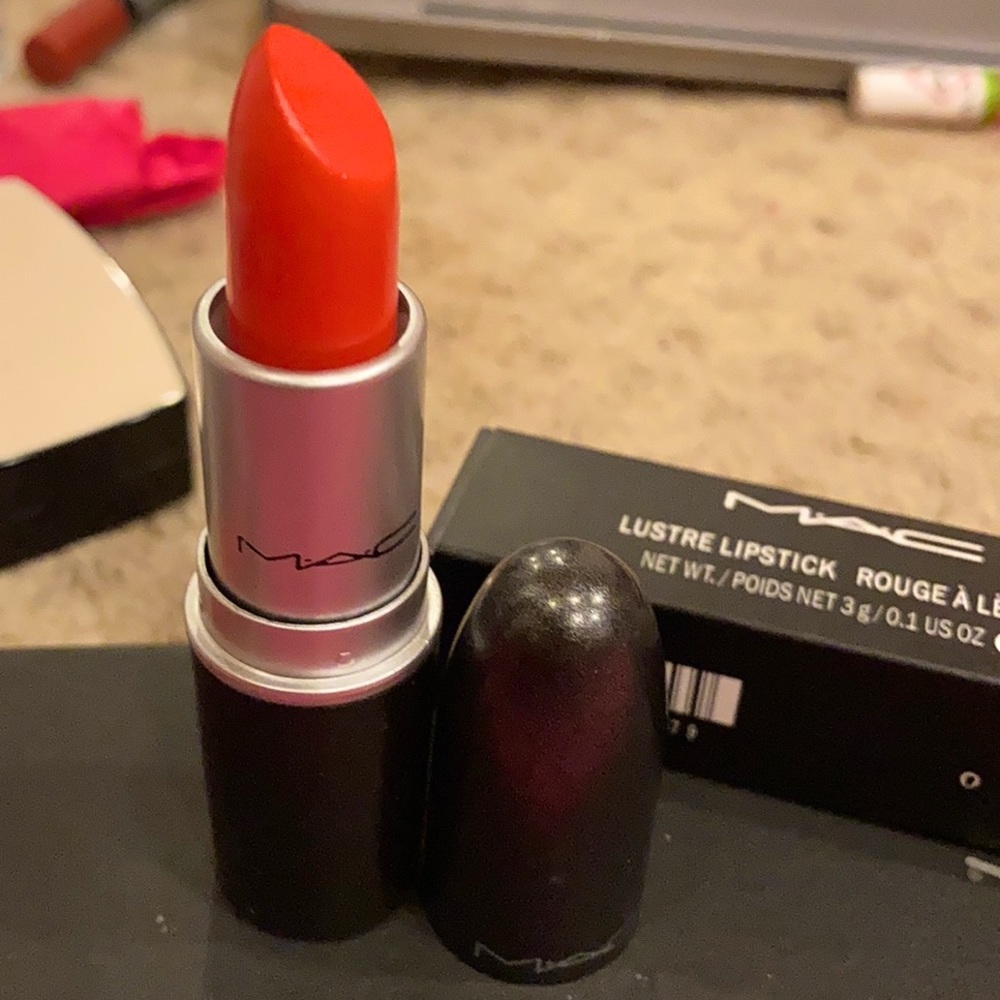 MAC Lustre Lustering Lipstick full size NWT